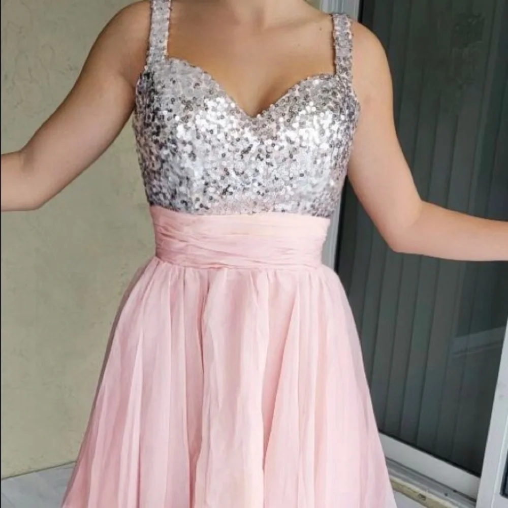 Mini flowy dress - Picture 2 of 4